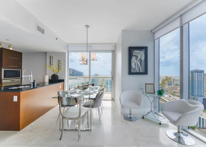 Wonderful 2/2 Condo At Icon Brickell With Pool